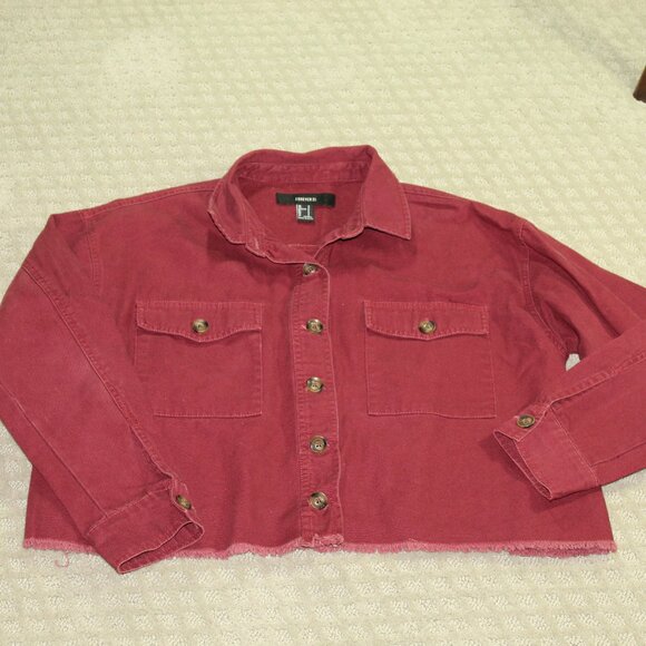 Forever 21 Size S Boxy Burgundy 100% Cotton Denim Crop Raw Hem Jacket - Picture 1 of 5